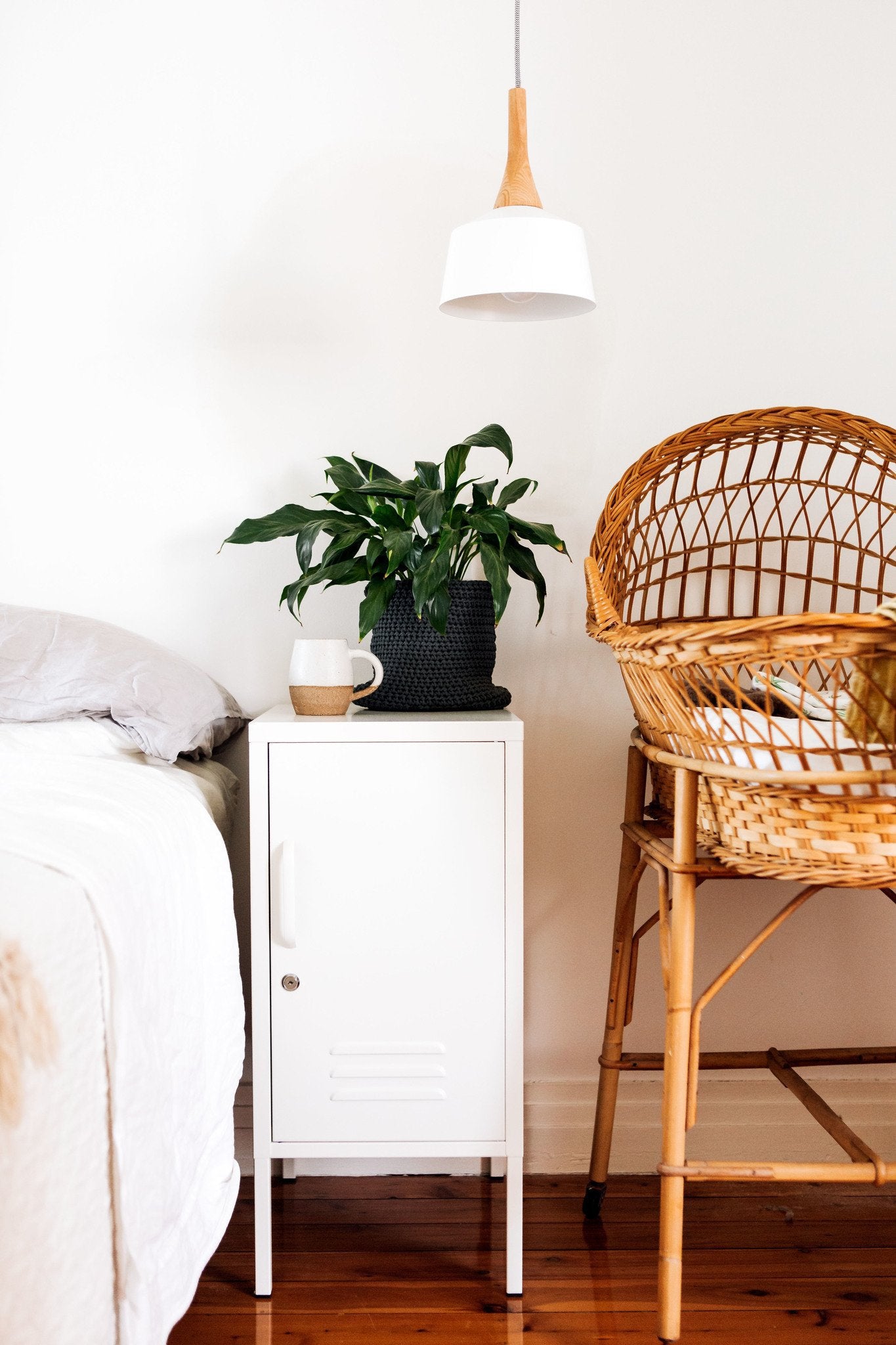 Modern Sideboard Simple Style Coffee Table Cabinet Decorative Storage Cabinet Living Room Multi Display Cabinet Storage Cabinet Easy to Assemble Pink Size: 27.55”H x 13.78”W x 14.96”D